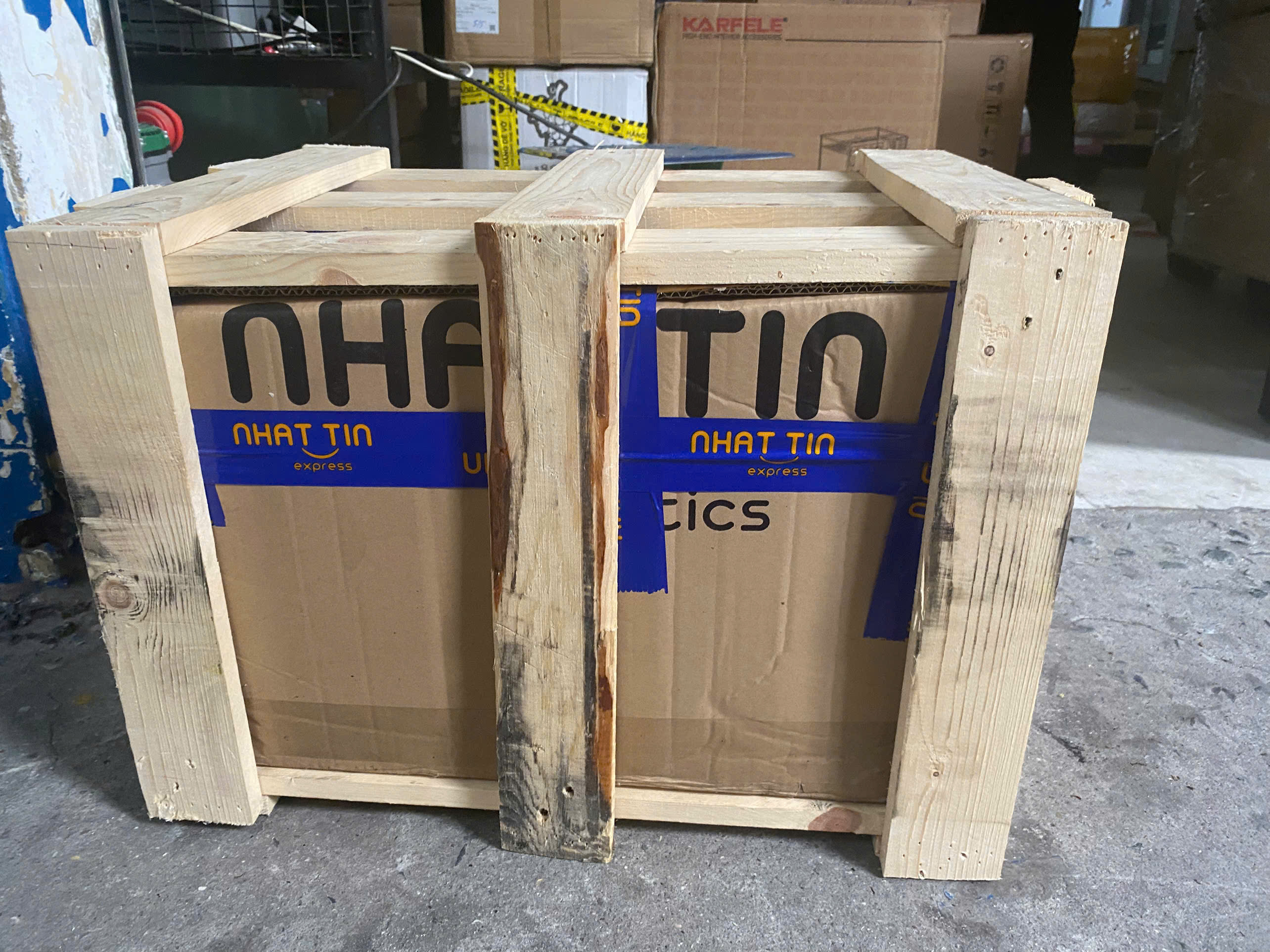 Đóng kiện gỗ để tránh vỡ, trầy xước